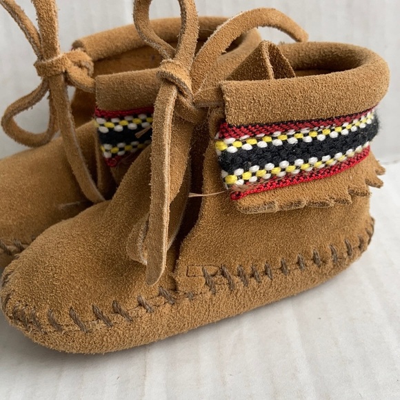 Baby Minnetonka Moccasin brown suede yellow black red braided booties with tie - Picture 7 of 15